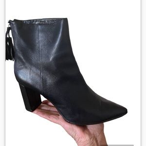 Banana Republic ankle booties size 8  1/2 next to new
